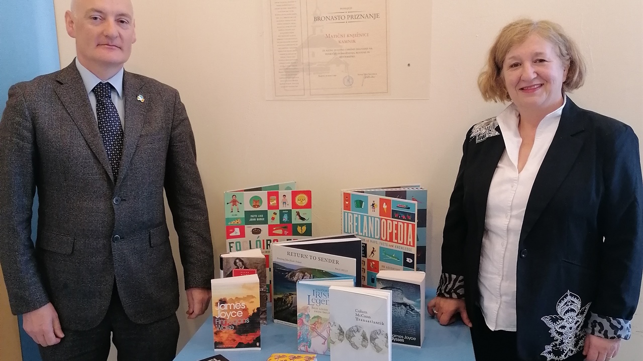 Donacija knjig irskega veleposlanika v Sloveniji