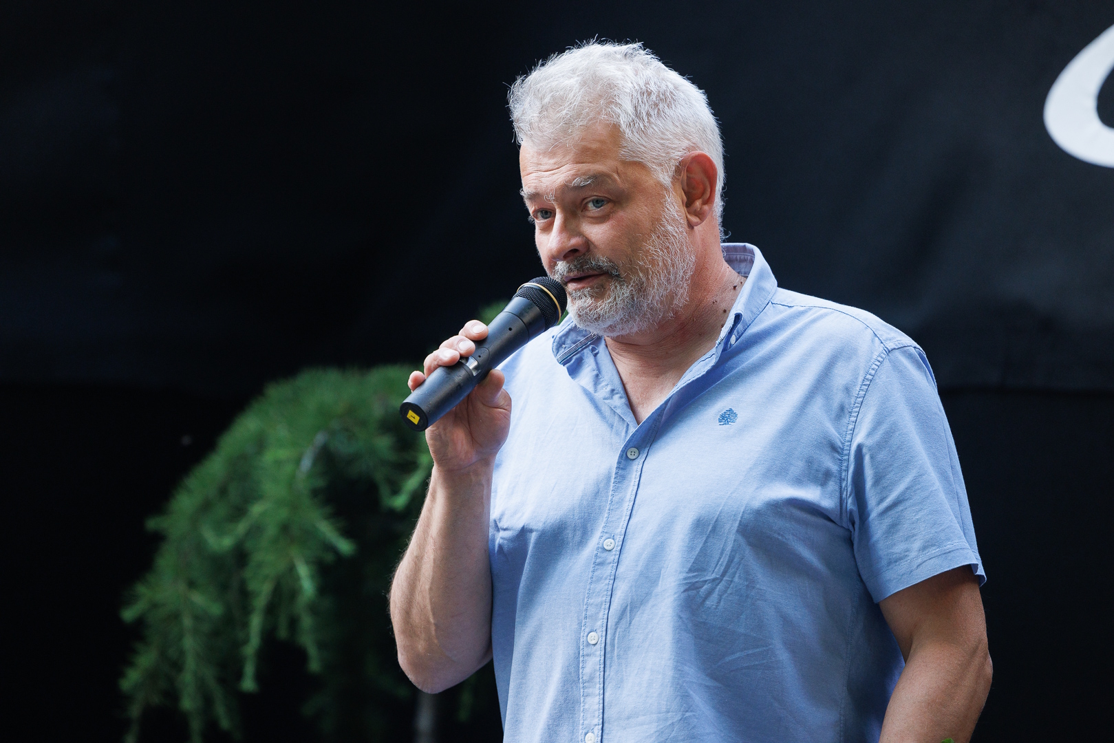 Pripovedovanje domačinov.