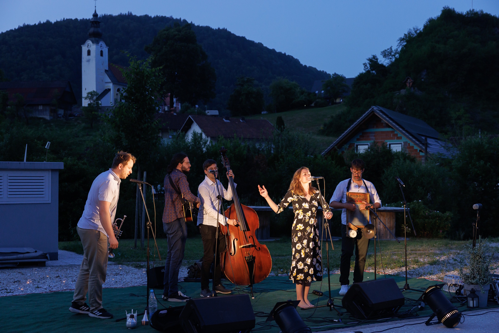 Koncert Počeni Škafi v Motniku.